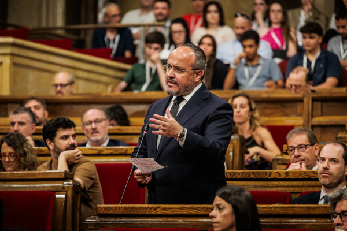 Alejandro Fernández a Illa: “Humillar a la Policía Nacional de hoy, ni es memoria, ni es democrática, ni es justo”  